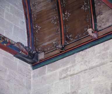 Grande chambre des Pauvres : détail, blochets saillants figurés (1ère travée, côté gauche). © Région Bourgogne-Franche-Comté, Inventaire du patrimoine