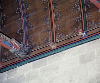 Grande chambre des Pauvres : détail, blochets saillants figurés (5e travée, côté gauche). © Région Bourgogne-Franche-Comté, Inventaire du patrimoine