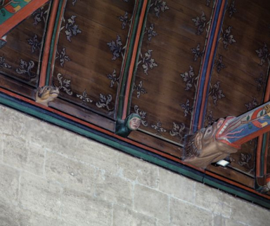 Grande chambre des Pauvres : détail, blochets saillants figurés (11e travée, côté gauche). © Région Bourgogne-Franche-Comté, Inventaire du patrimoine