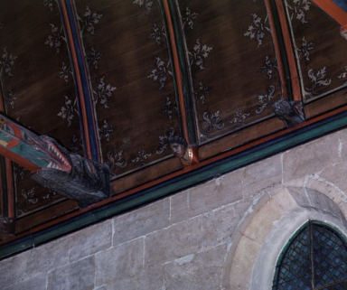 Grande chambre des Pauvres : détail, blochets saillants figurés (8e travée, côté droit). © Région Bourgogne-Franche-Comté, Inventaire du patrimoine