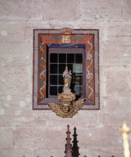 Grande chambre des Pauvres, chapelle : détail, hagioscope de la chambre-Dieu. © Région Bourgogne-Franche-Comté, Inventaire du patrimoine