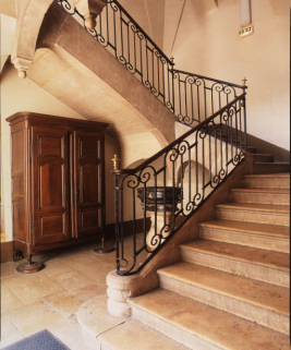 Bâtiment dit des greniers : escalier. © Région Bourgogne-Franche-Comté, Inventaire du patrimoine