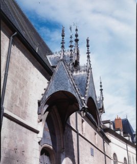 Auvent en double, bâtière de la porte d'entrée. © Région Bourgogne-Franche-Comté, Inventaire du patrimoine