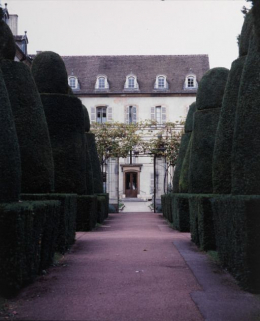 Bâtiment Saint-Joseph : élévation antérieure (vue depuis les jardins). © Région Bourgogne-Franche-Comté, Inventaire du patrimoine