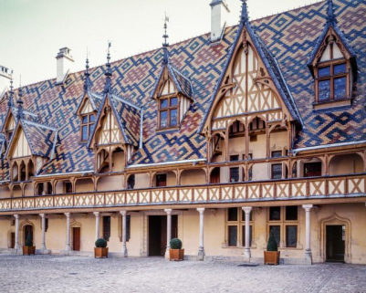 Grande aile sur cour : vue partielle (côté chambre du Roi). © Région Bourgogne-Franche-Comté, Inventaire du patrimoine