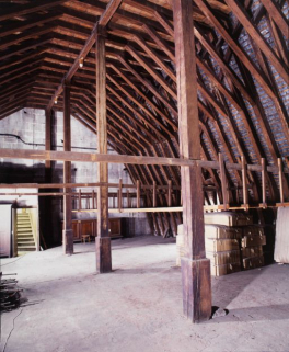 Grand corps de bâtiment : charpente du comble (au-dessus du dortoir des soeurs). © Région Bourgogne-Franche-Comté, Inventaire du patrimoine