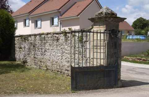 Revers du portail d'entrée. © Région Bourgogne-Franche-Comté, Inventaire du patrimoine