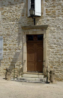 Façade antérieure, détail de l'ancienne porte d'entrée. © Région Bourgogne-Franche-Comté, Inventaire du patrimoine