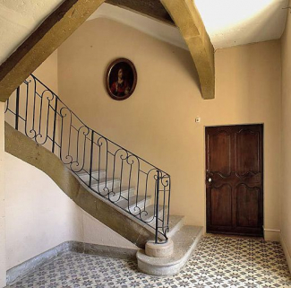 Vestibule donnant accès à l'apothicairerie et à l'étage. © Région Bourgogne-Franche-Comté, Inventaire du patrimoine