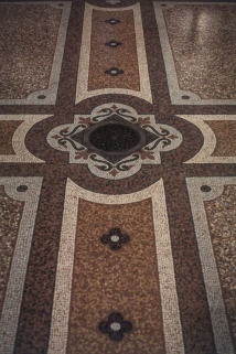 Chapelle, mosaïque néo-romane du sol de la nef. © Région Bourgogne-Franche-Comté, Inventaire du patrimoine