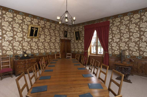 Salle du conseil d'administration, vue d'ensemble. © Région Bourgogne-Franche-Comté, Inventaire du patrimoine