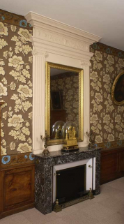 Salle du conseil d'administration, détail de la cheminée. © Région Bourgogne-Franche-Comté, Inventaire du patrimoine