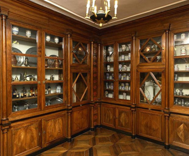 Apothicairerie, panneaux antérieur et gauche. © Région Bourgogne-Franche-Comté, Inventaire du patrimoine