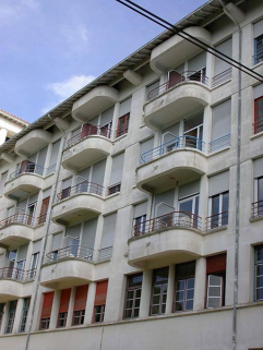 Détail des balcons de l'aile des soins. © Région Bourgogne-Franche-Comté, Inventaire du patrimoine