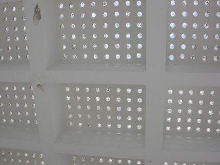 Détail de la marquise du perron du hall d'accueil. © Région Bourgogne-Franche-Comté, Inventaire du patrimoine