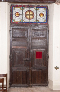 Corps de bâtiment principal : salle des hommes devenue chapelle, porte d'entrée principale. © Région Bourgogne-Franche-Comté, Inventaire du patrimoine