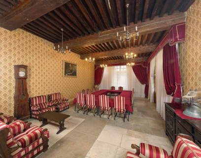 Corps de bâtiment principal : salle des femmes (aujourd'hui salle de réunion). © Région Bourgogne-Franche-Comté, Inventaire du patrimoine