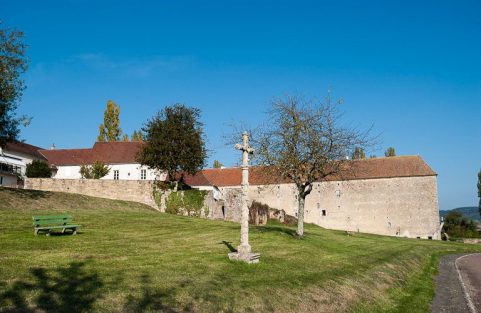 Vue d'ensemble du jardin, en contrebas au sud des bâtiments de l'hôpital. © Région Bourgogne-Franche-Comté, Inventaire du patrimoine