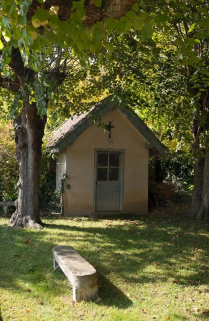Ancienne chapelle des morts (à l'ouest du jardin). © Région Bourgogne-Franche-Comté, Inventaire du patrimoine