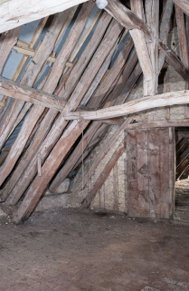 Corps de bâtiment principal : charpente (au-dessus de l'ancienne salle des femmes). © Région Bourgogne-Franche-Comté, Inventaire du patrimoine