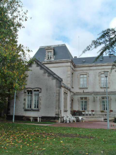 Vue partielle de l'aile gauche. © Région Bourgogne-Franche-Comté, Inventaire du patrimoine