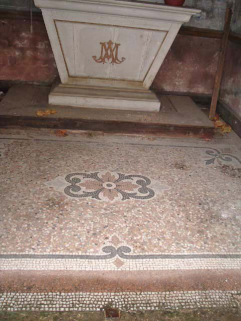 Vue de détail intérieure du carrelage de l'oratoire. © Région Bourgogne-Franche-Comté, Inventaire du patrimoine