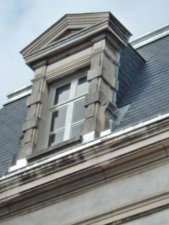 Vue de détail d'une lucarne. © Région Bourgogne-Franche-Comté, Inventaire du patrimoine