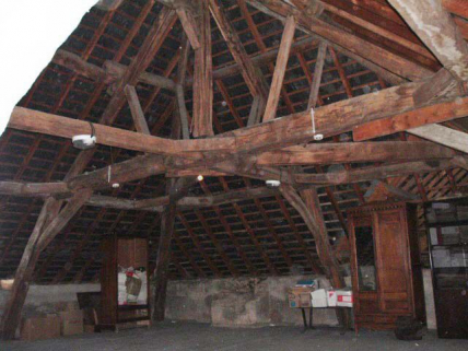 Vue de détail de la charpente, noeud de charpente, comble. © Région Bourgogne-Franche-Comté, Inventaire du patrimoine