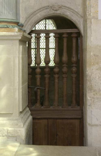 Porte à balustres donnant accès à la chapelle du revestiaire. © Région Bourgogne-Franche-Comté, Inventaire du patrimoine