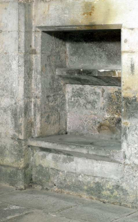 Lavabo de la chapelle latérale nord. © Région Bourgogne-Franche-Comté, Inventaire du patrimoine