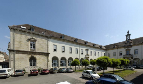 Aile gauche et corps de bâtiment central. © Région Bourgogne-Franche-Comté, Inventaire du patrimoine