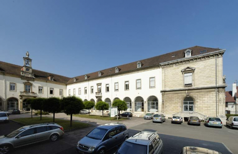 Aile droite et corps de bâtiment central. © Région Bourgogne-Franche-Comté, Inventaire du patrimoine
