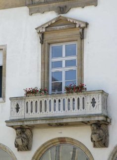 Corps de bâtiment central, détail du balcon. © Région Bourgogne-Franche-Comté, Inventaire du patrimoine