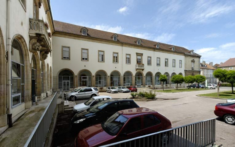 Aile droite, élévation sur la cour d'honneur. © Région Bourgogne-Franche-Comté, Inventaire du patrimoine