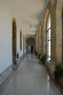 Galerie donnant sur la cour antérieure. © Région Bourgogne-Franche-Comté, Inventaire du patrimoine