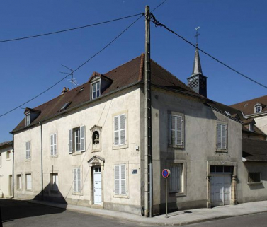 Bâtiment à l'angle des rues Colonel-Denfert et des Petites-Casernes. © Région Bourgogne-Franche-Comté, Inventaire du patrimoine