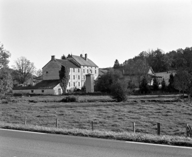 Vue d'ensemble prise du nord-ouest, depuis la R.D. 901. © Région Bourgogne-Franche-Comté, Inventaire du patrimoine