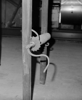 Manivelle de la machinerie pour le linge, se trouvant dans les combles. © Région Bourgogne-Franche-Comté, Inventaire du patrimoine