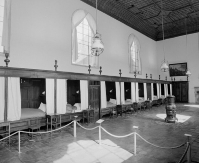 Vue d'ensemble de la salle des hommes. © Région Bourgogne-Franche-Comté, Inventaire du patrimoine
