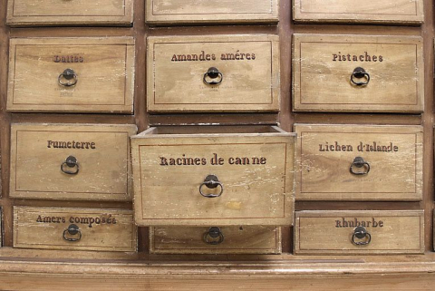 Laboratoire : tiroirs. © Région Bourgogne-Franche-Comté, Inventaire du patrimoine