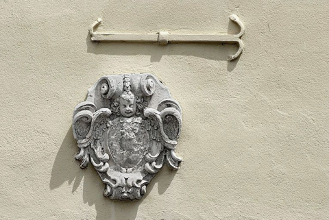 Aile du 17e siècle, relief : cartouche. © Région Bourgogne-Franche-Comté, Inventaire du patrimoine