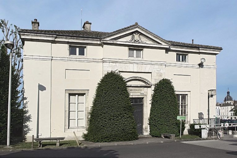Pharmacie, façade. © Région Bourgogne-Franche-Comté, Inventaire du patrimoine