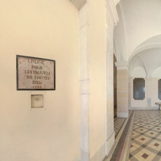 Vestibule, tronc des pauvres. © Région Bourgogne-Franche-Comté, Inventaire du patrimoine