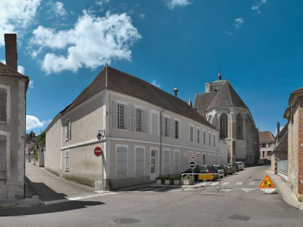 Vue de l'ancien hôpital à l'angle des rues Alphonse Darlot et Docteur Chauvelot. © Région Bourgogne-Franche-Comté, Inventaire du patrimoine