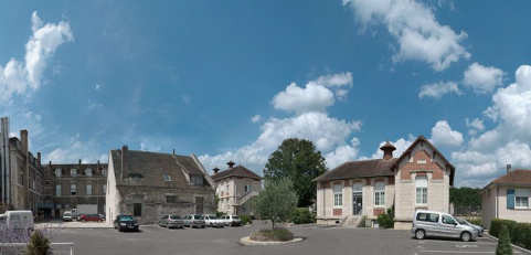 Vue d'ensemble des bâtiments de la cour. © Région Bourgogne-Franche-Comté, Inventaire du patrimoine