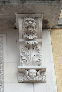Bâtiment principal : console du balcon. © Région Bourgogne-Franche-Comté, Inventaire du patrimoine