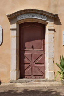 Façade antérieure, porte centrale. © Région Bourgogne-Franche-Comté, Inventaire du patrimoine