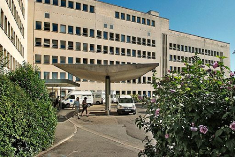 Entrée du bâtiment et aile droite. © Région Bourgogne-Franche-Comté, Inventaire du patrimoine