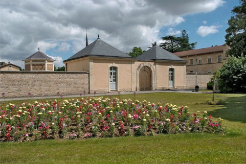 Grille et pavillons d'entrée de l'asile d'aliénés. © Région Bourgogne-Franche-Comté, Inventaire du patrimoine