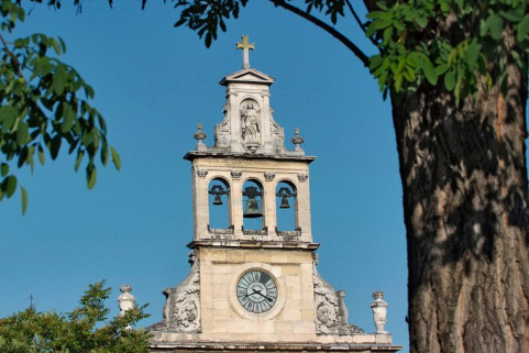 Couronnement de la façade de la chapelle. © Région Bourgogne-Franche-Comté, Inventaire du patrimoine